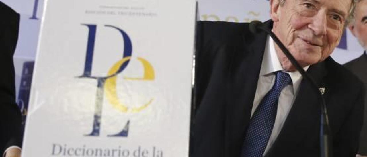 El director de la RAE, en la presentación del «Diccionario de la lengua española» Española hace unas semanas.