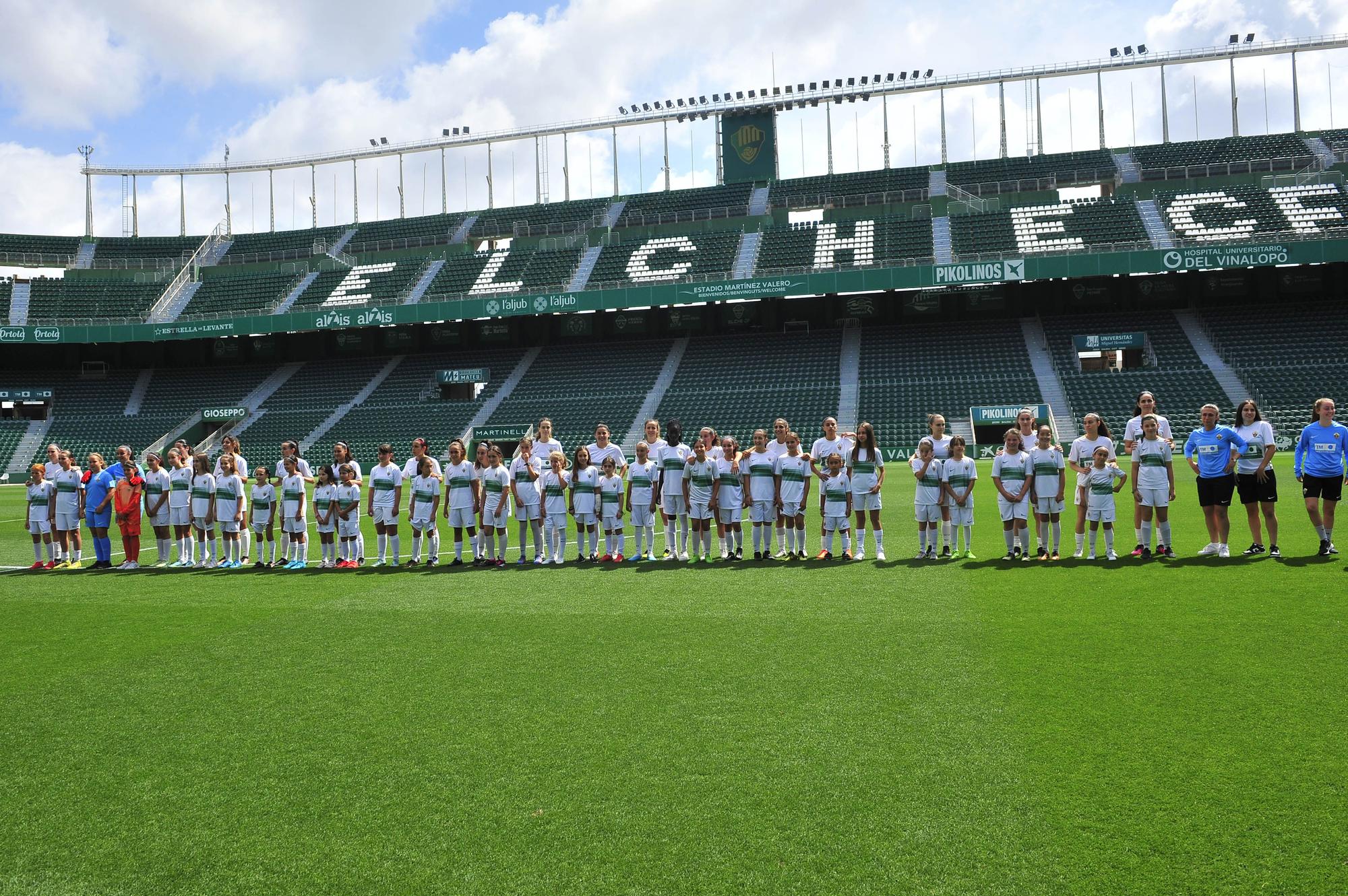 El Elche Femenino celebra su ascenso a Segunda RFEF jugando en el Martínez Valero