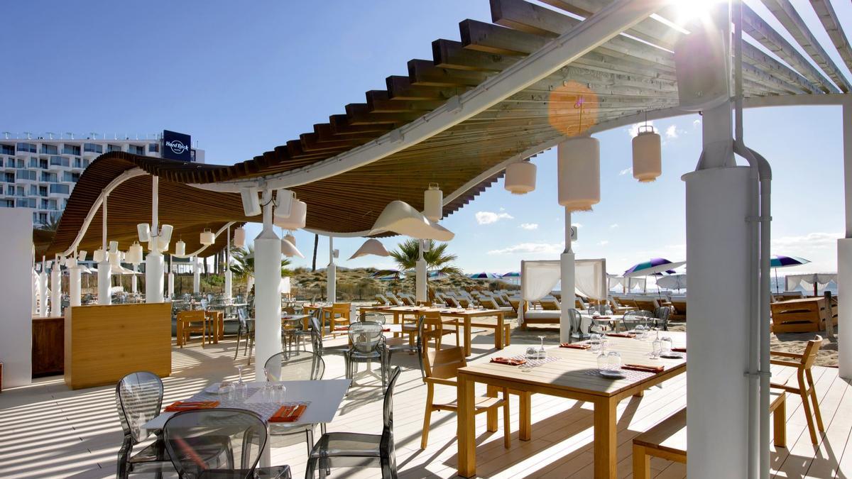 The Beach at Hard Rock Hotel Ibiza, el &#039;beach restaurant&#039; más vibrante de Platja d&#039;en Bossa.