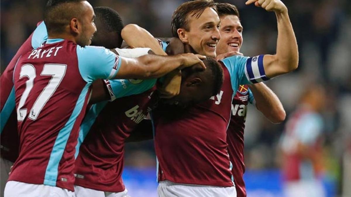 Edmilson Fernandes, celebrando su gol