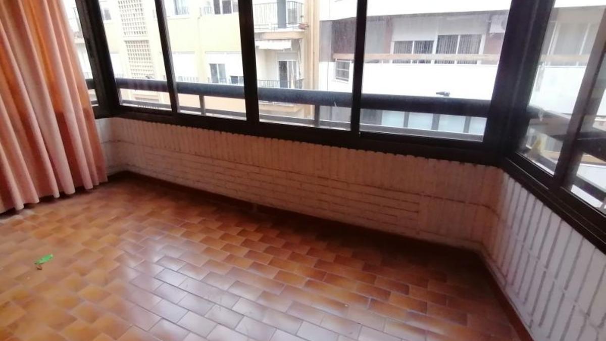 Terraza de la vivienda a la venta en Alicante ciudad.