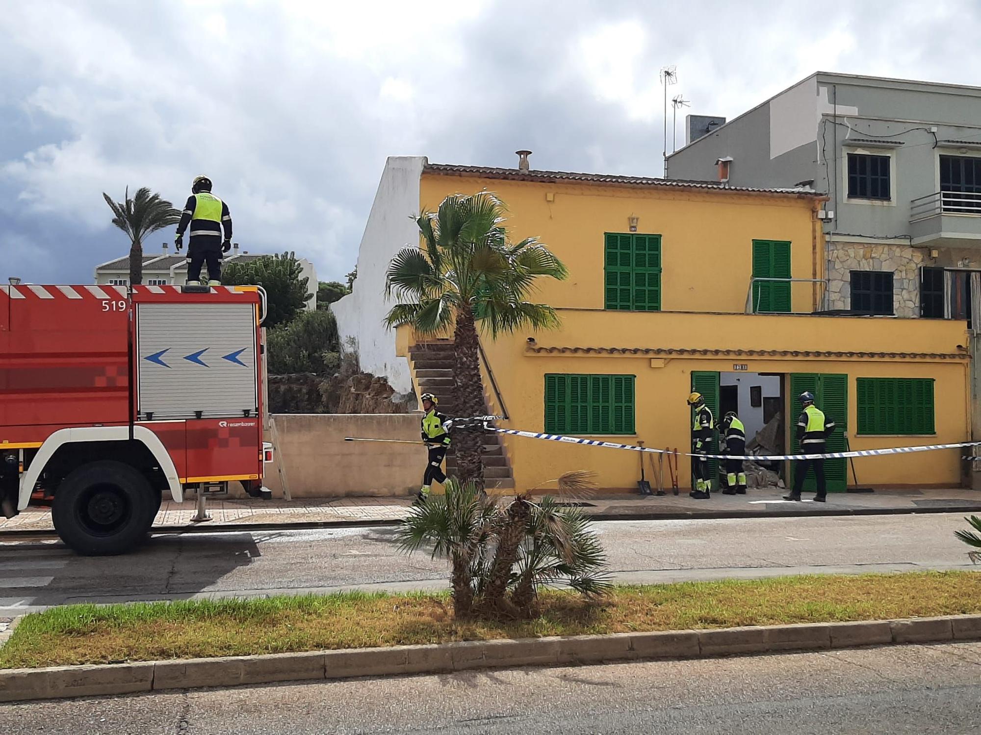 Un anciano de 80 años sale ileso del derrumbe de su casa en Can Picafort