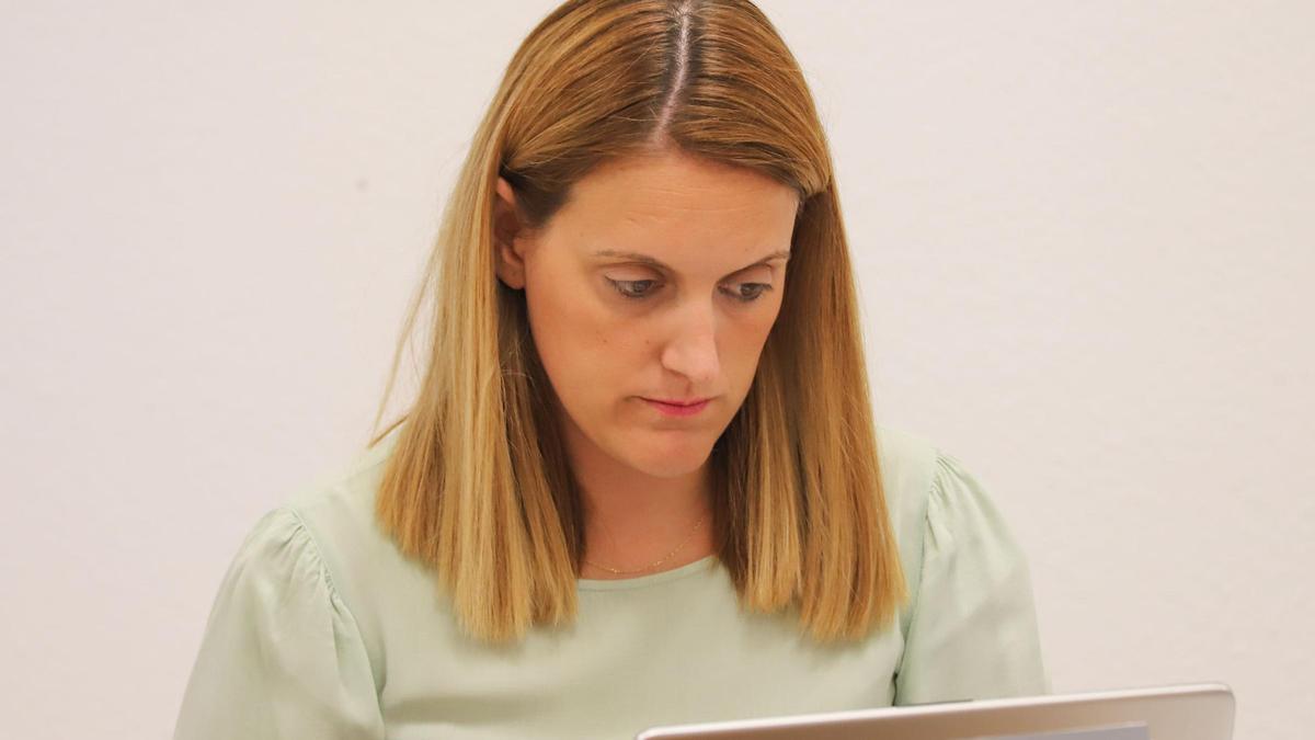 La concejala de Personal, María José Ruiz en un pleno del Ayuntamiento