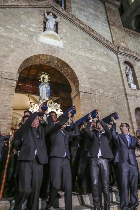 La Inmaculada Concepción protagoniza la tradicional procesión en Torrevieja.