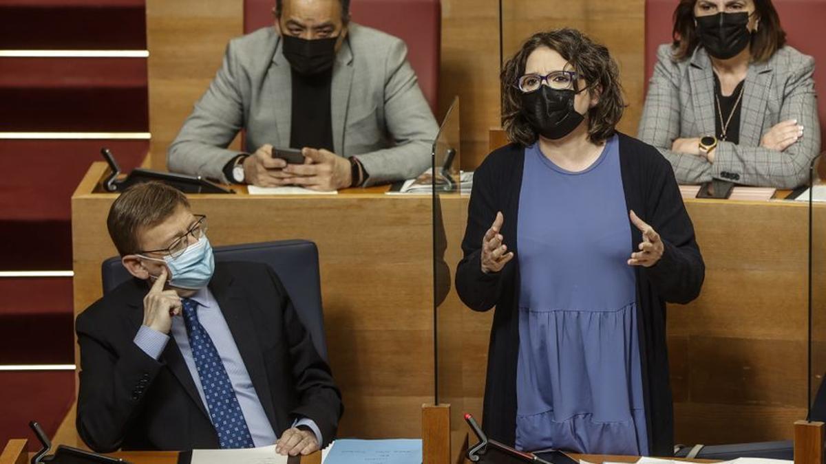 Puig y Oltra, con Mata al fondo.