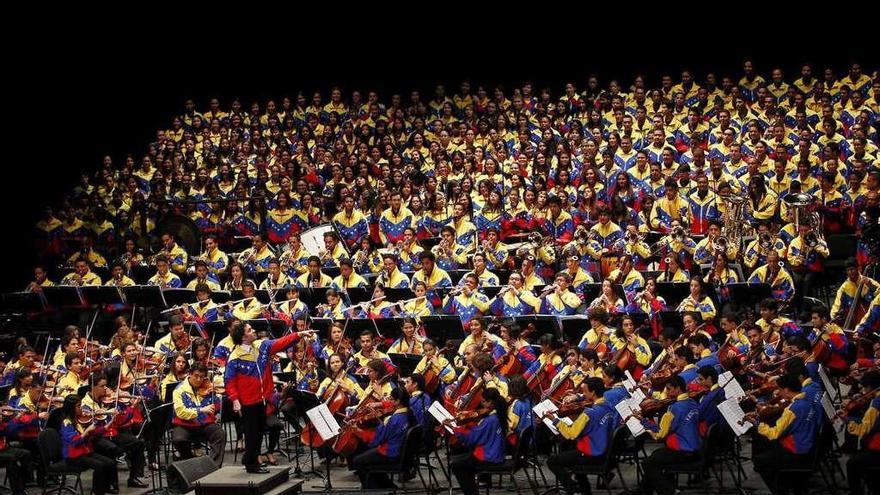 Gustavo Dudamel como director de la Organización de Orquestas Infantiles y Juveniles de Venezuela.