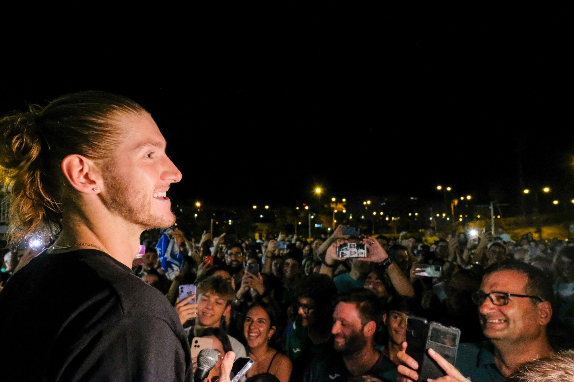 La gran fiesta de Dylan Osetkowski con la afición del Unicaja en el Carpena