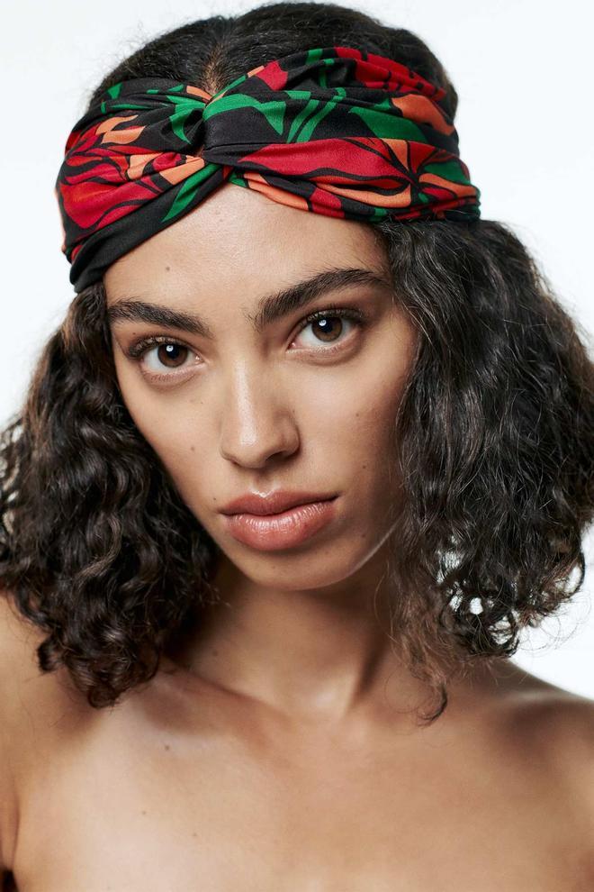 Turbante con nudo de estampado floral, de Zara