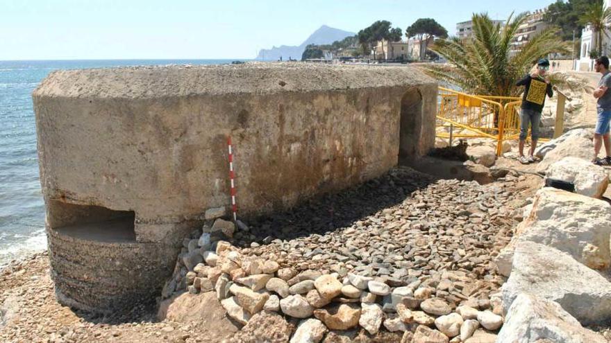 Altea recupera un nido de metralletas de la Guerra Civil de la playa de la Olla