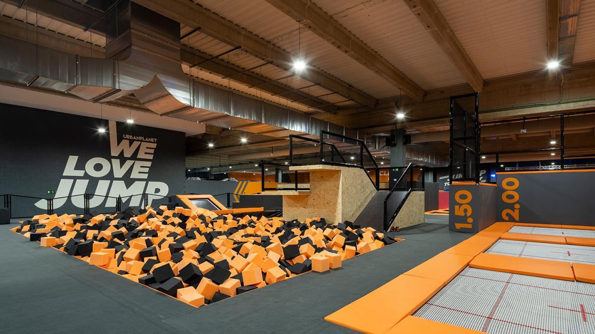 Barredera, Street Jump, Ninja Planet, Slam Basket o Dodgeball son sólo algunas de las atracciones que podréis encontrar en el trampoline park de moda.