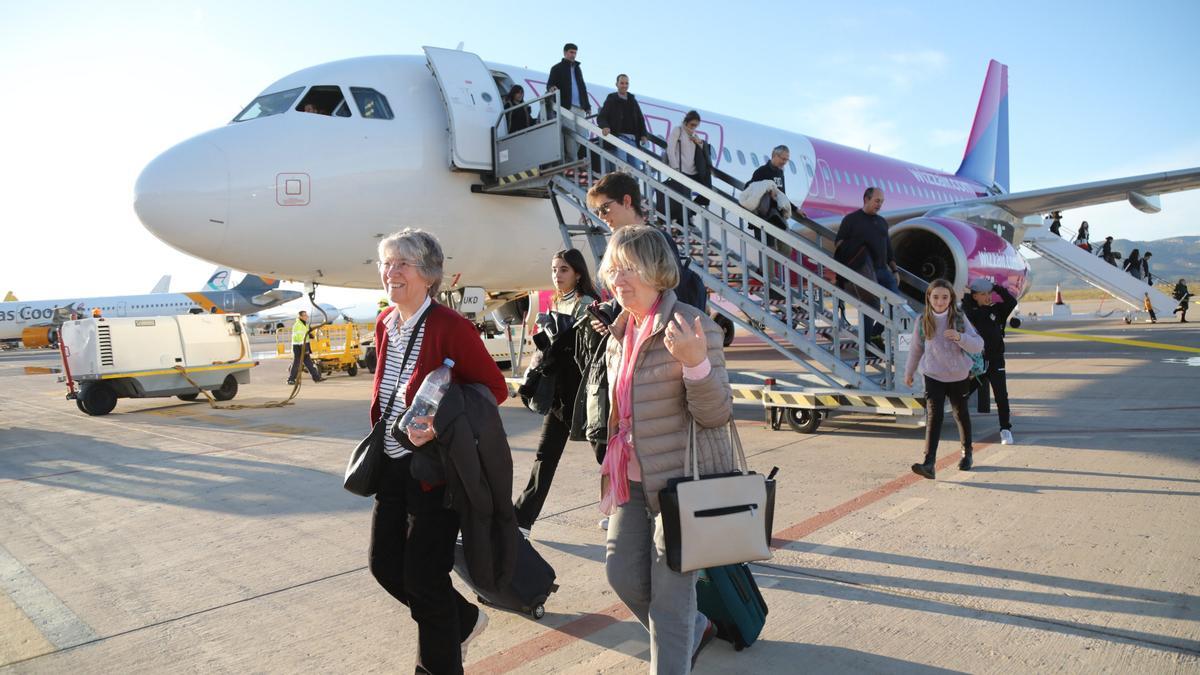 Las asociaciones de Castellón aluden al papel que debe tener el aeropuerto para incrementar el turismo internacional.