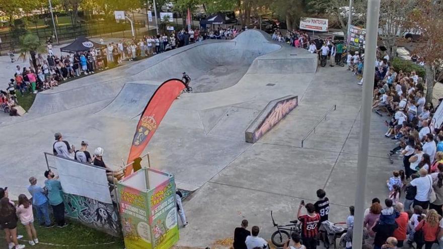 Trucos y acrobacias en el skatepark