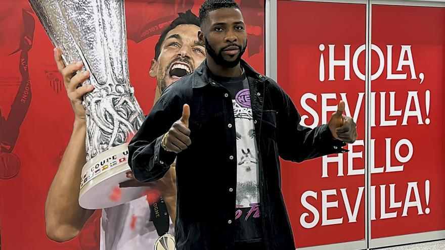 El delantero Iheanacho llega a Sevilla para firmar un contrato por dos temporadas