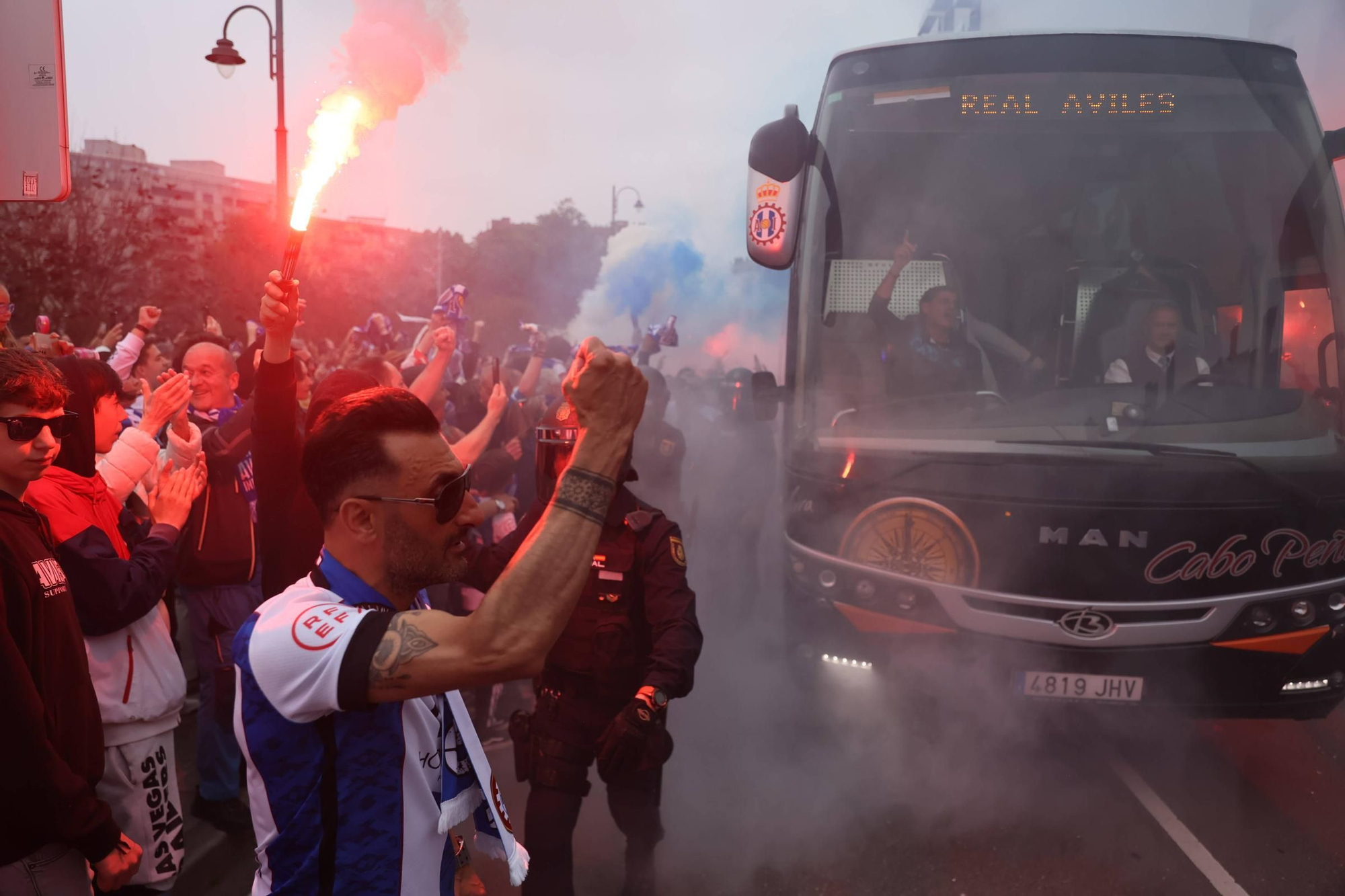 EN IMÁGENES: Avilés se tiñe de blanquiazul para la final por el ascenso ante el Rayo Majadahonda