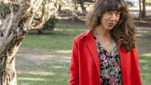 Xiomara Wanden-Berghe Cámara posa en el campus universitario de San Vicente del Raspeig.