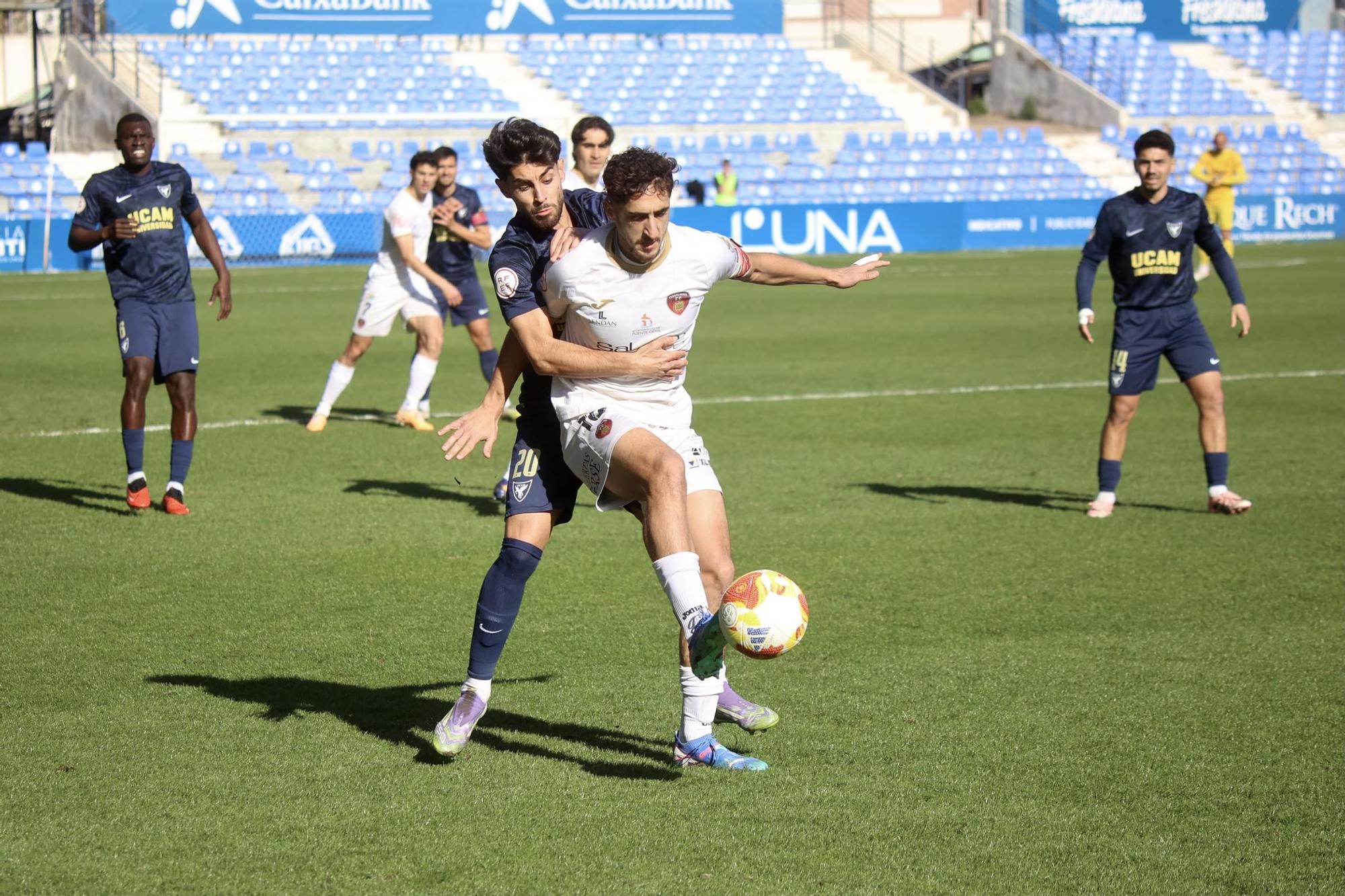 El UCAM Murcia CF contra el Puente Genil en fotos