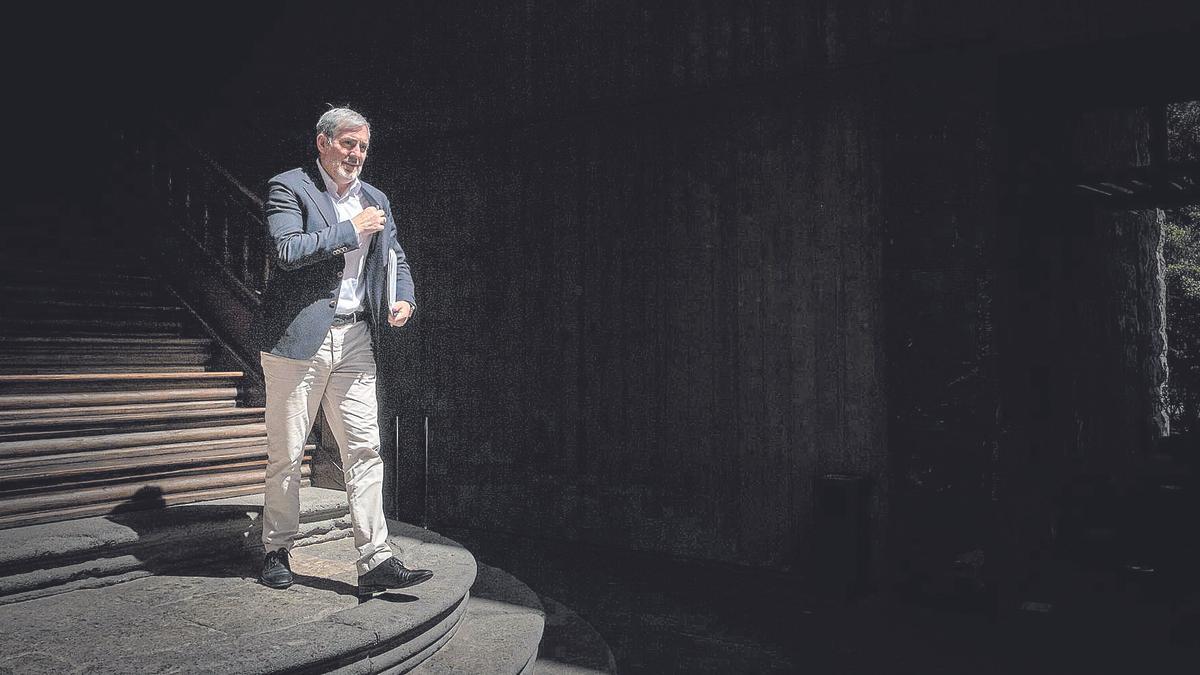 El presidente Fernando Clavijo momentos antes de comparecer ante los medios de comunicación.