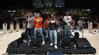 El himno de La Fúmiga, la guinda a una tarde inolvidable en La Fonteta