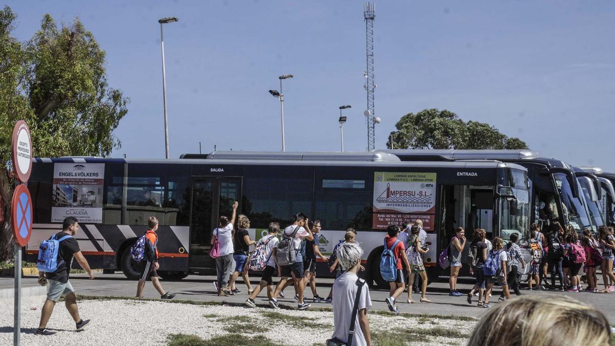 Transporte de alumnos en el IES Mare Nostrum en una imagen de archivo