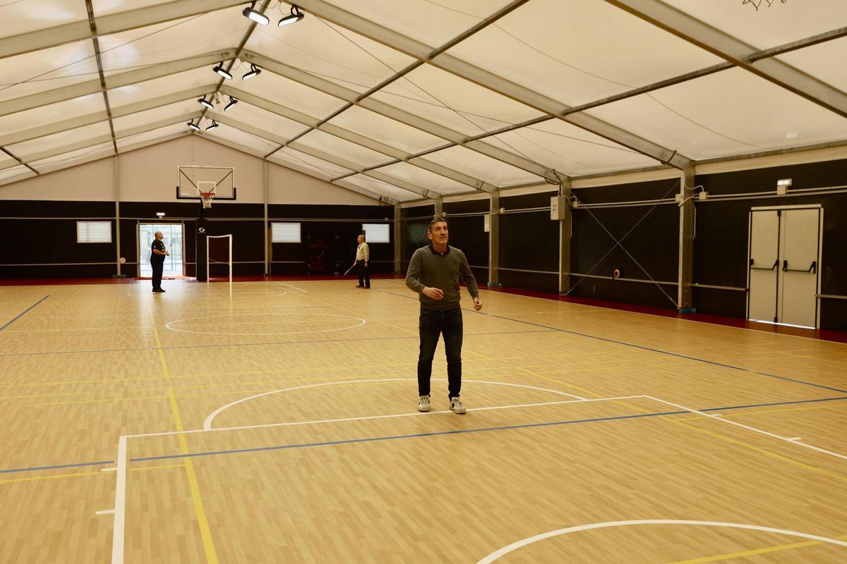Jorge Pañeda, en la inauguración de la carpa cubierta, en El Llano.