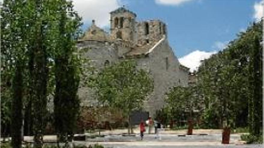 El monestir de Sant Benet de Bages és en una de les rutes