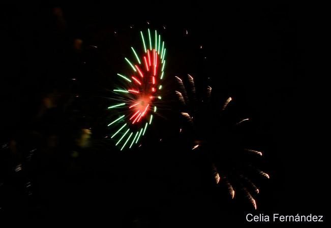 Espectáculo de fuegos artificiales tras el entierro de la sardina