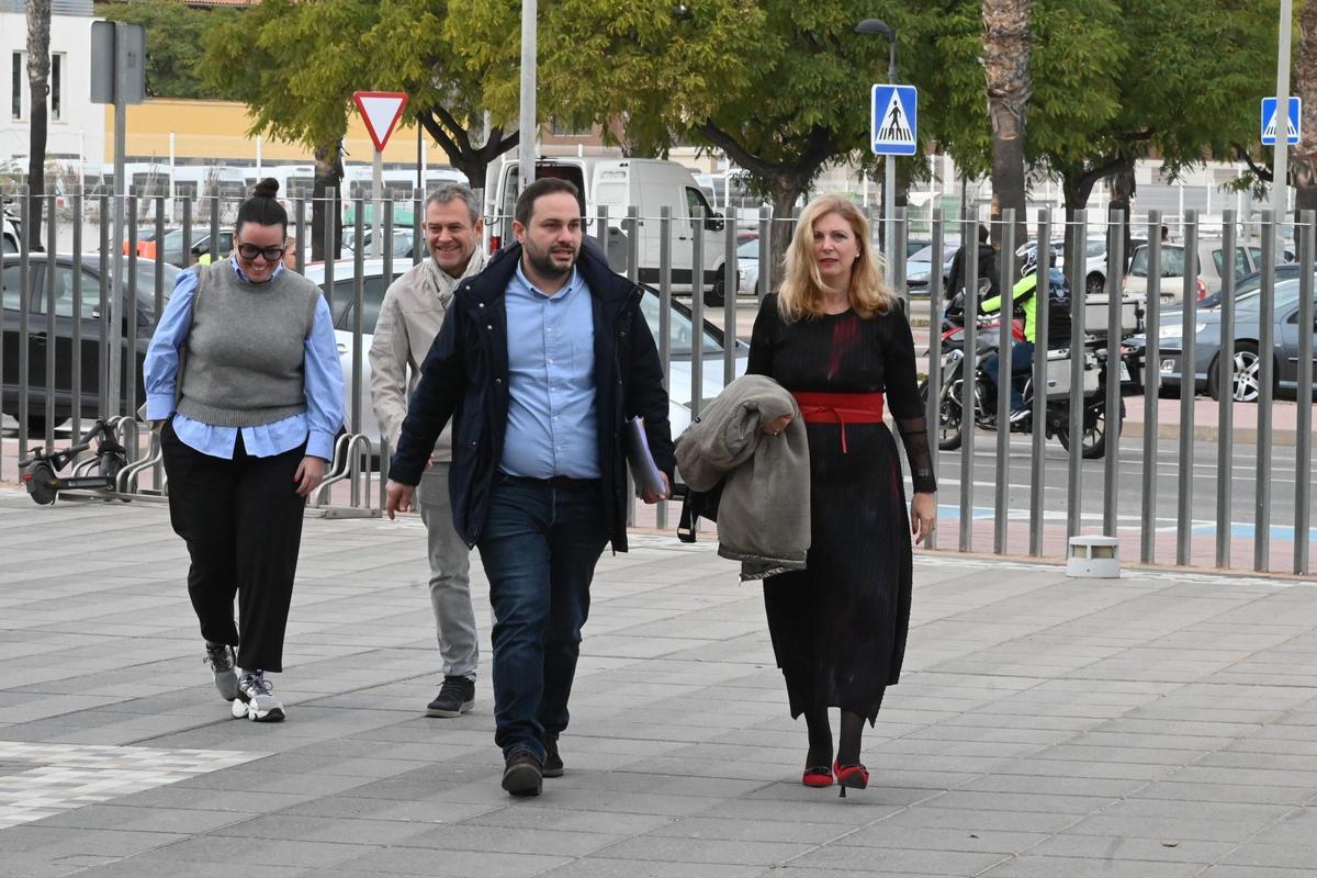 López y Mrco, a principios de año, lelgando al juzgado por el caso de las pintadas.
