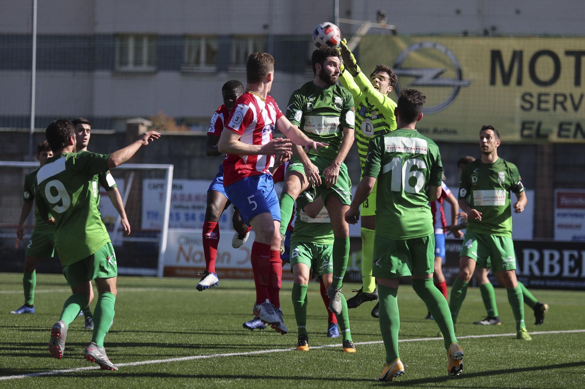 Las mejores imágenes de la jornada en la Tercera División de Asturias