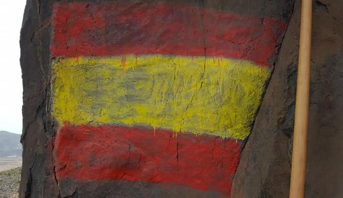 Graban unas banderas españolas en un yacimiento prehispánico en Fuerteventura