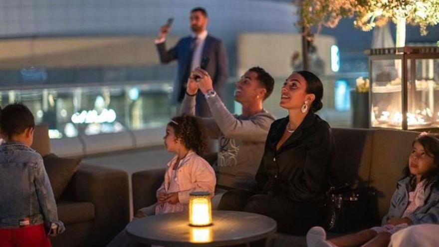 Cristiano Ronaldo y Georgina Rodríguez comparten la primera imagen de su hija recién nacida