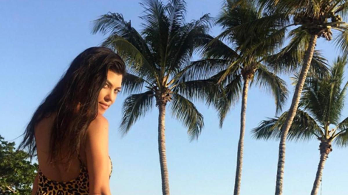 GUAU!! El desnudo de Kourtney Kardashian (de cintura para abajo)