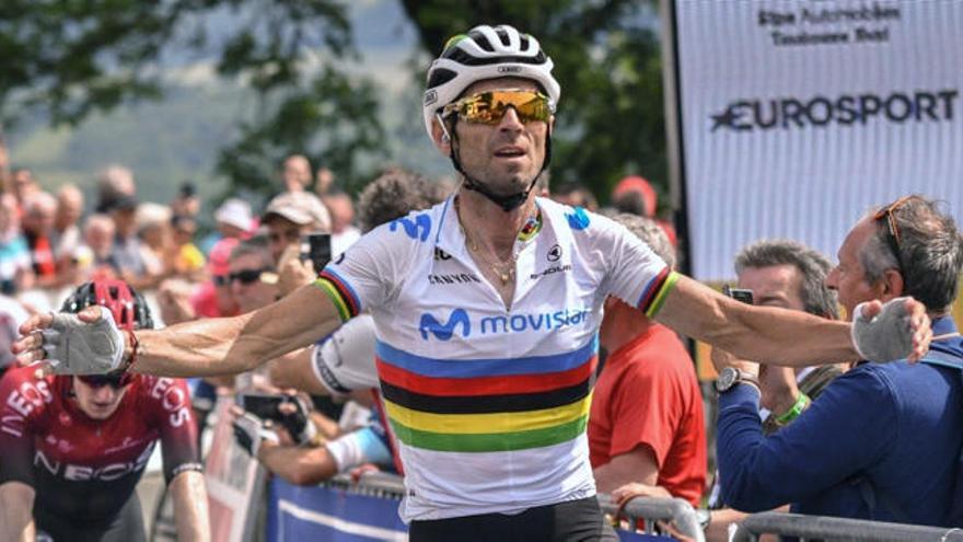 Alejandro Valverde celebra una victoria en la Ruta de Occitania