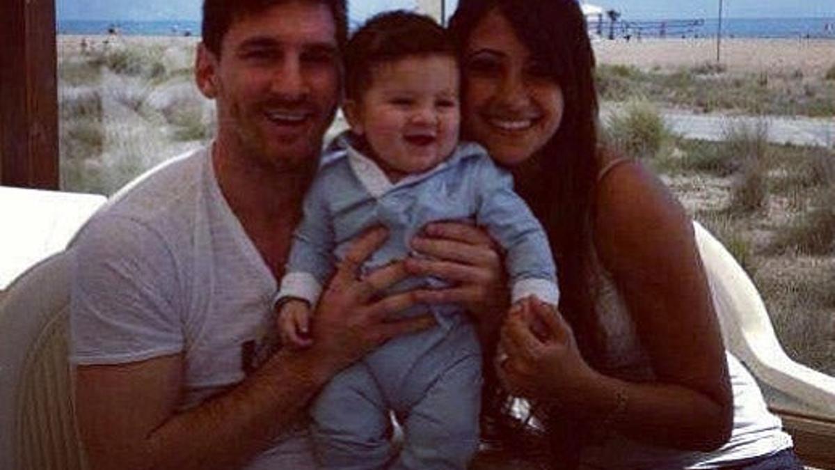 Lionel Messi presenta a su hijo Thiago