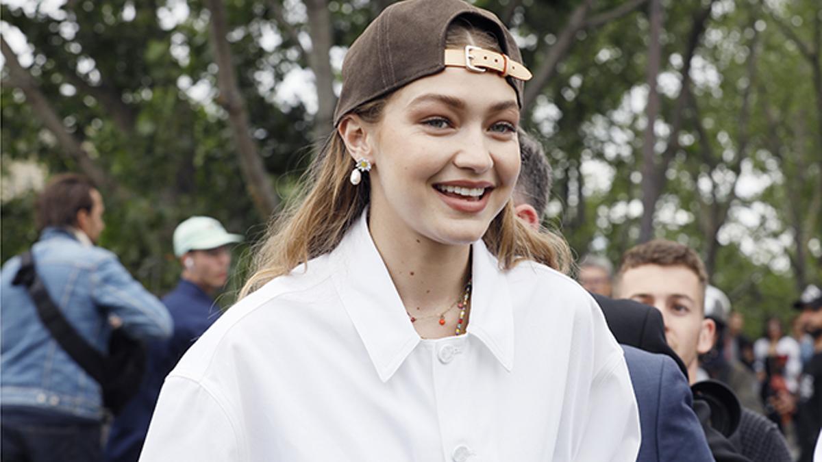 Gigi Hadid con gorra masculina en Paris