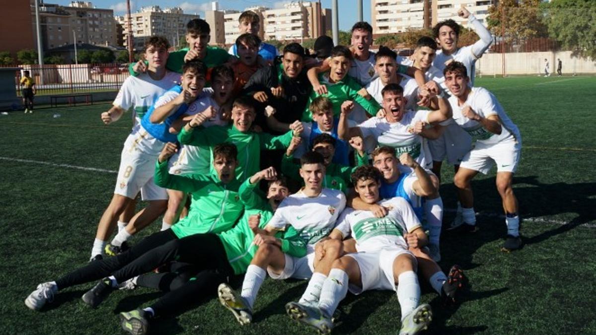 Los jugadores del Elche Juvenil celebran la clasificación para disputar la Copa del Rey