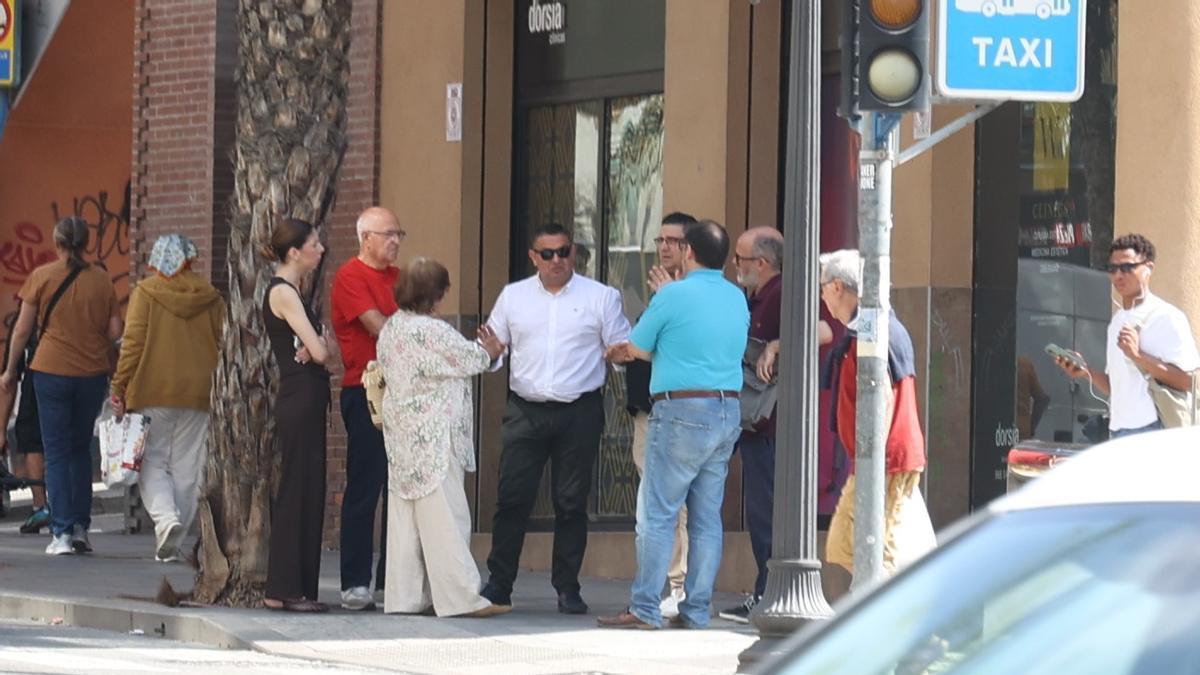 La hoguera Carrer San Vicent inicia la plantà sin recibir el permiso del Ayuntamiento de Alicante