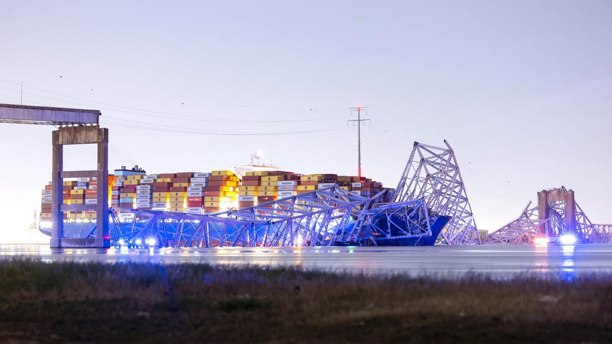 Un barco carguero  impacta contra el puente Francis Scott Key en Baltimore