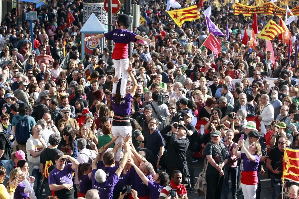 Manifestación en Valencia con motivo del 25 d'Abril