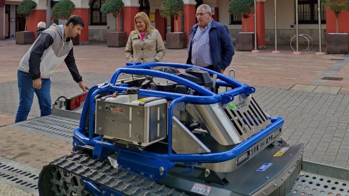 Langreo un robot desbrozador para trabajar en taludes inclinados - Nueva España