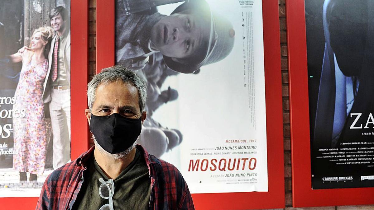 El director portugués Joao Nuno Pinto estrenó ayer en la Mostra «Mosquito». | MOSTRA