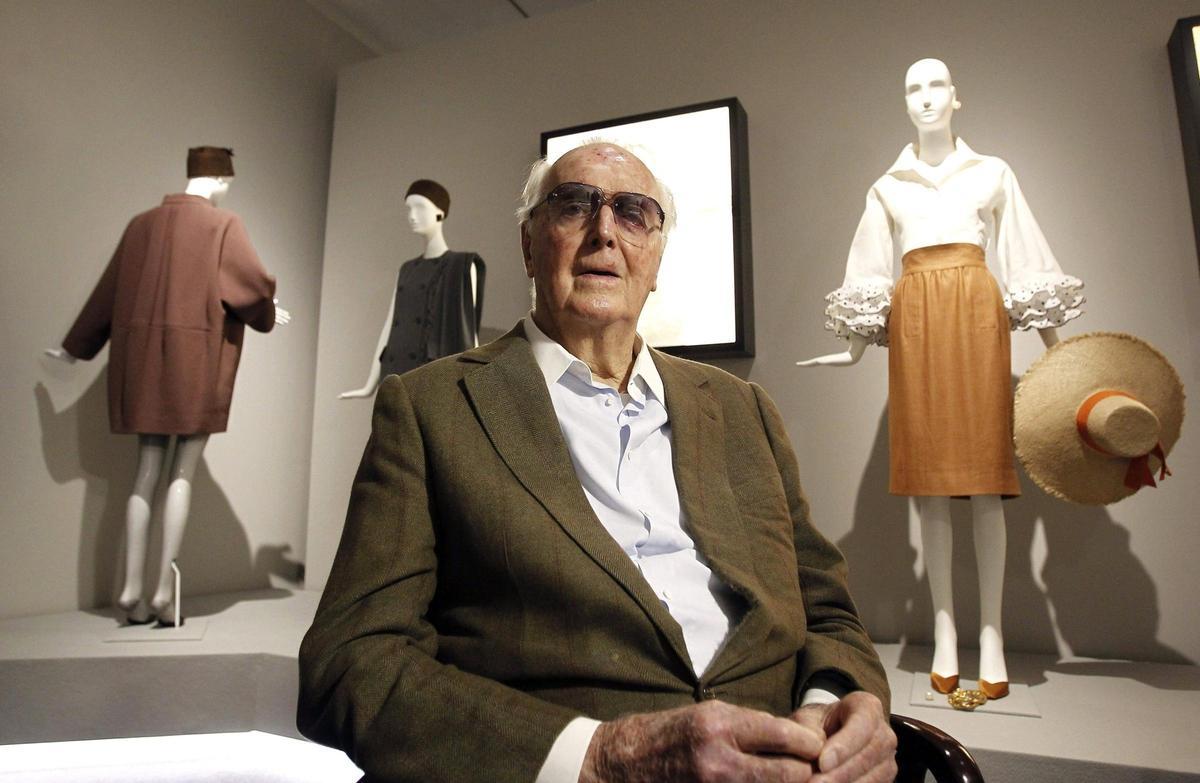 El diseñador Hubert de Givenchy, uno de los más allegados de Balenciaga.