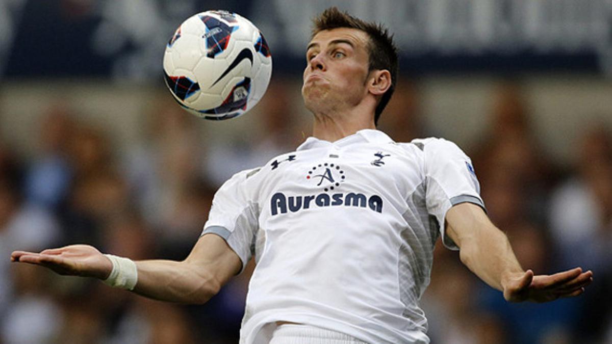 Gareth Bale controla el balón durante uno de sus últimos partidos con el Tottenham