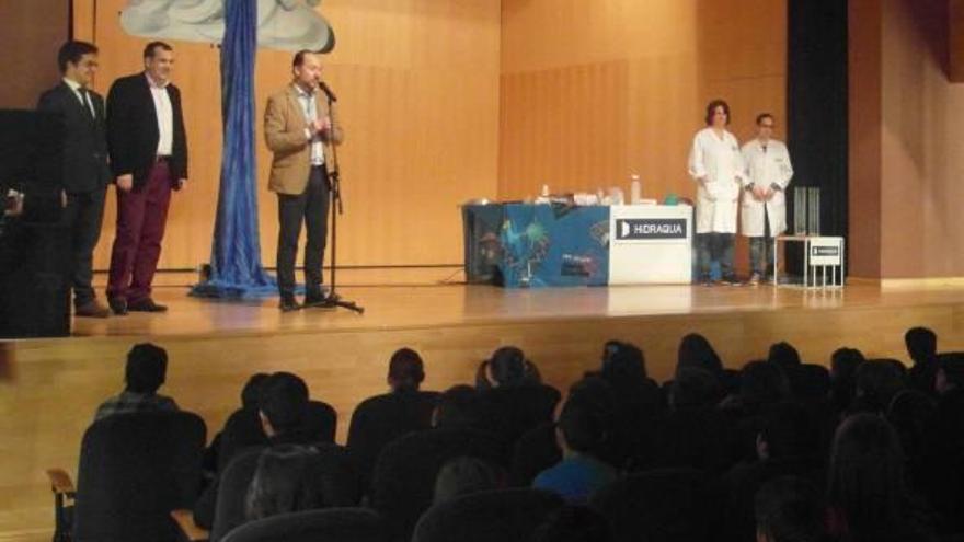Cuatrocientos escolares celebran con teatro el Día Mundial del Agua