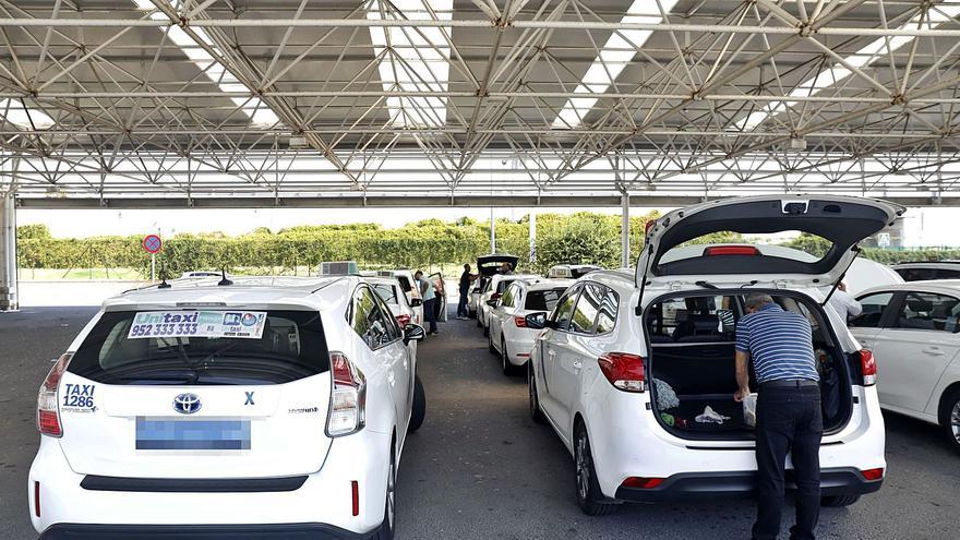 Imagen del aeropuerto de Málaga, ayer. Esta es la parada de taxis.