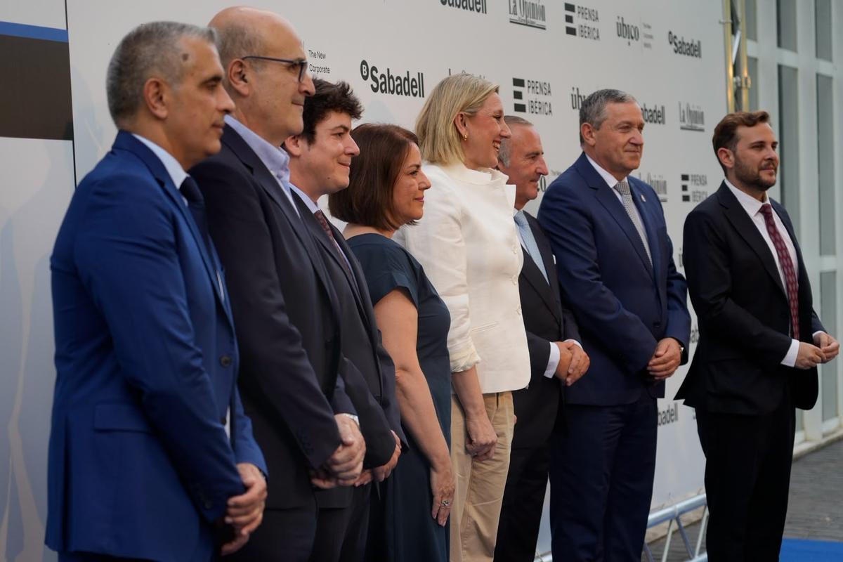 Las autoridades posan para el photocall antes de la gala.