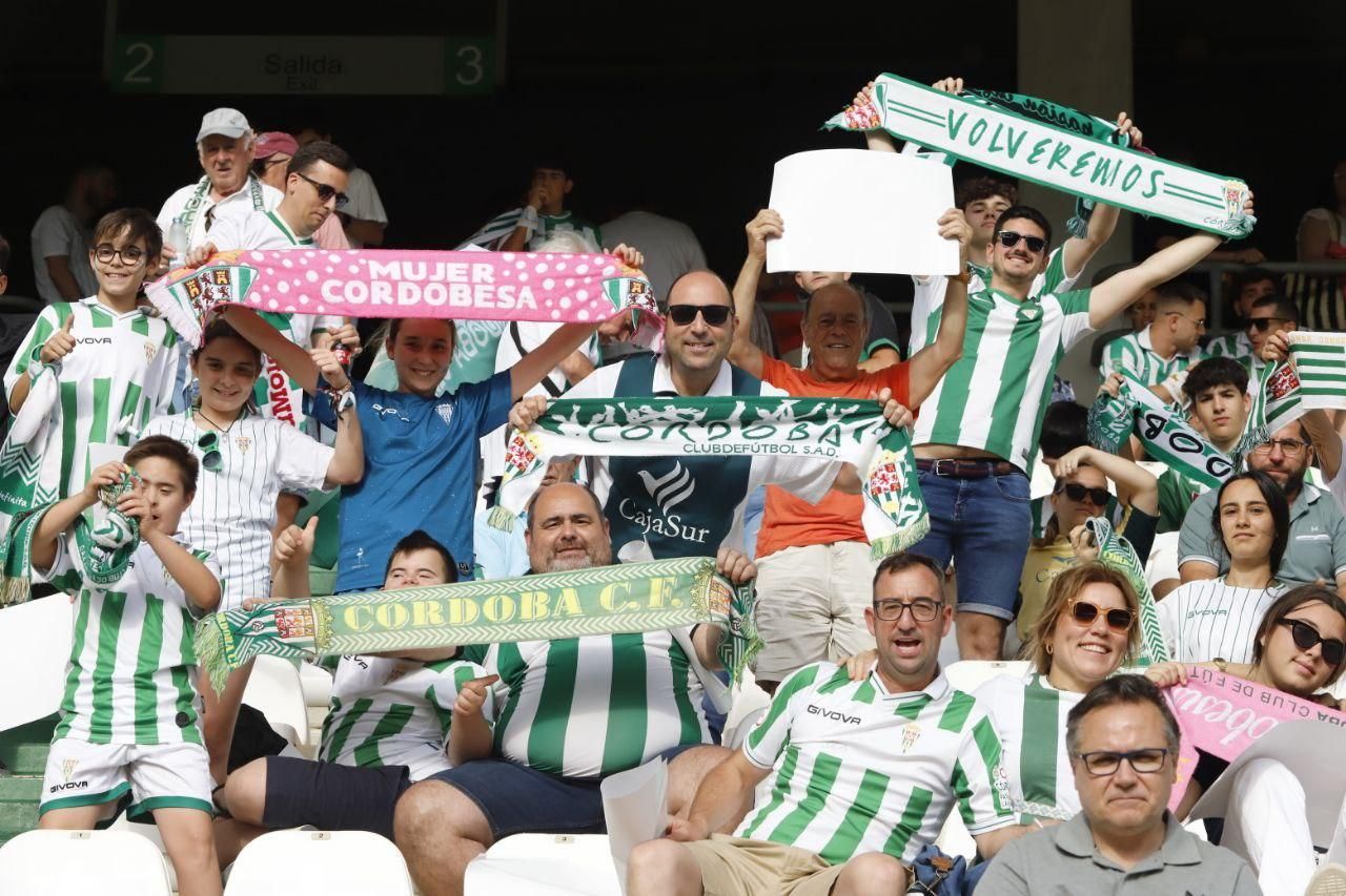 Córdoba CF-Ponferradina | Las imágenes de la afición blanquiverde en el play off de ascenso