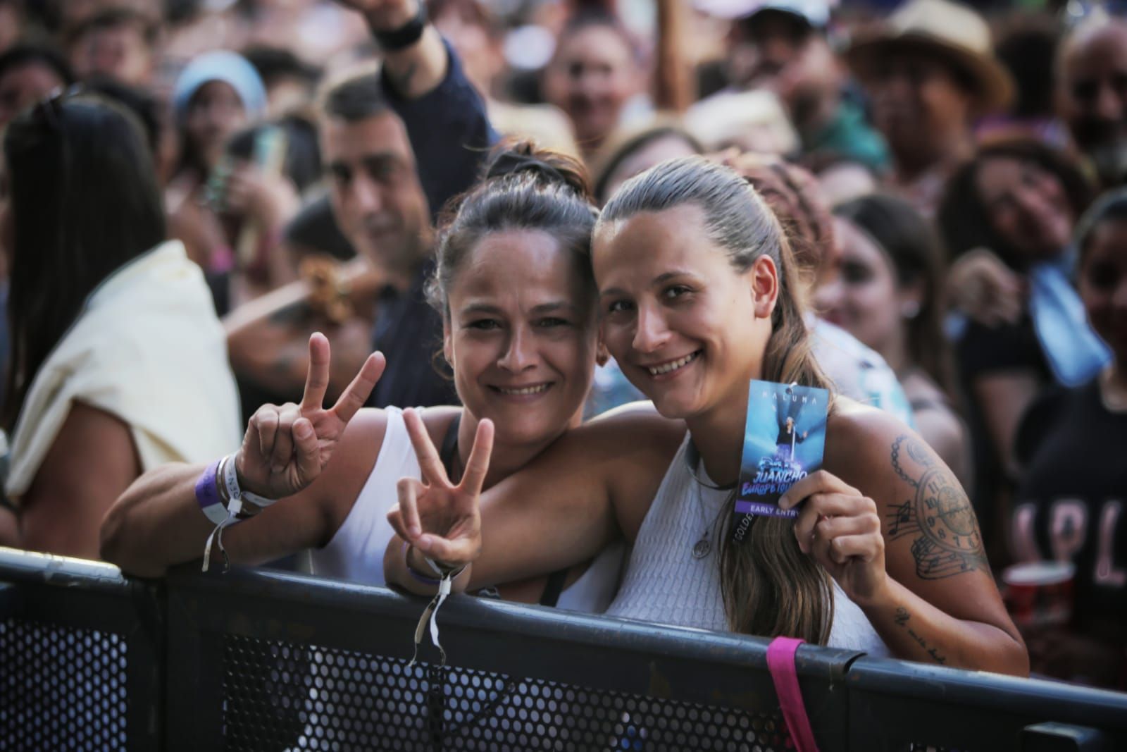 València baila al ritmo de Maluma