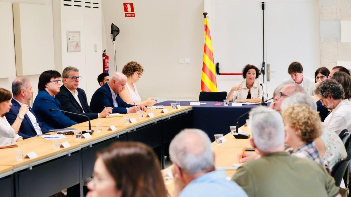 Alícia Romero reunida amb agents socials gironins