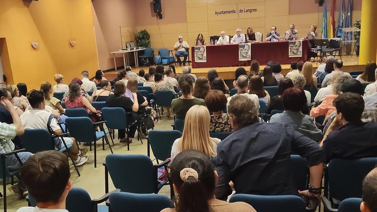 El acto de entrega de los premios "Alberto Vega" de poesía para jóvenes.