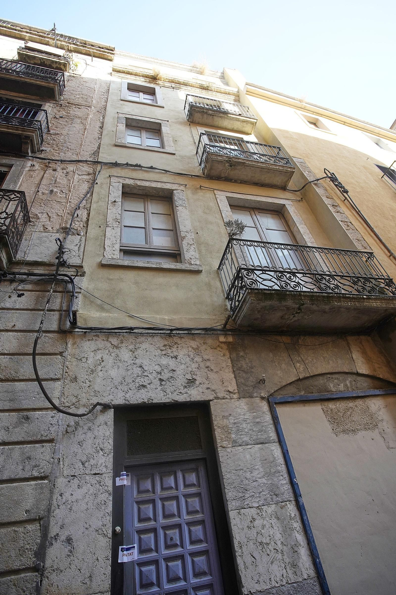 Les imatges de l'esfondrament de part d'un edifici del Barri Vell de Girona